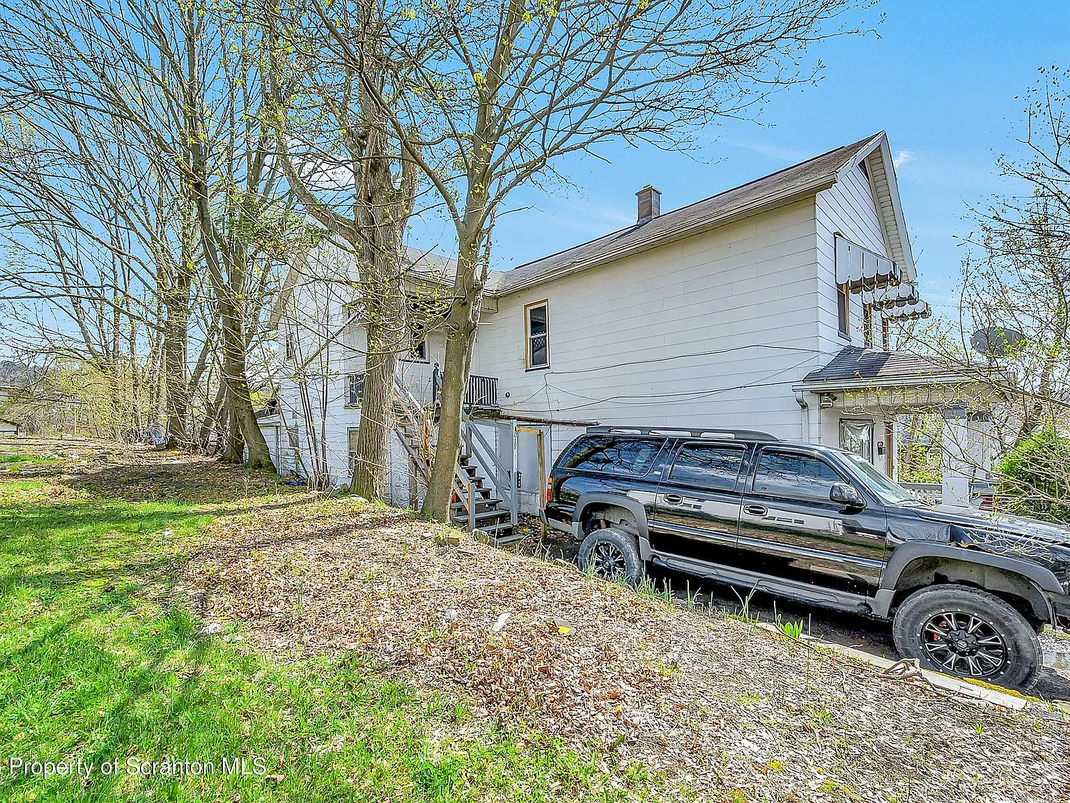 3 bed, 1.0 bath, 937 sqft, $1,250 — Photo 2