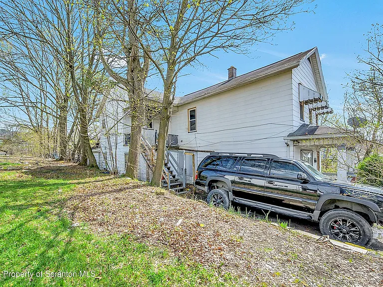 1019 S Webster Ave — Photo 2