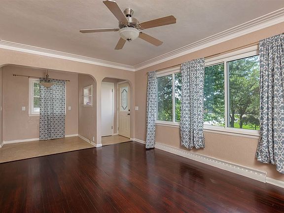 2nd image of 407 Pleasant Ave