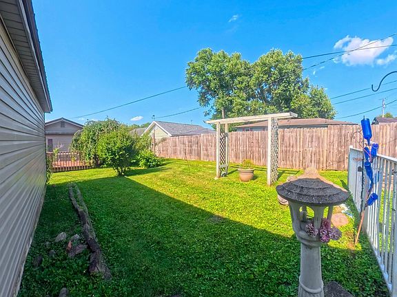 4th image of 915 North St