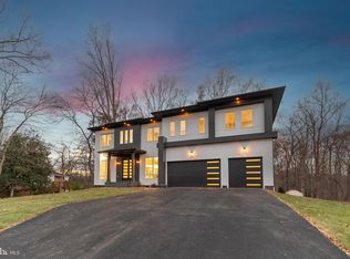 4824 Village Dr, Fairfax, VA 22030