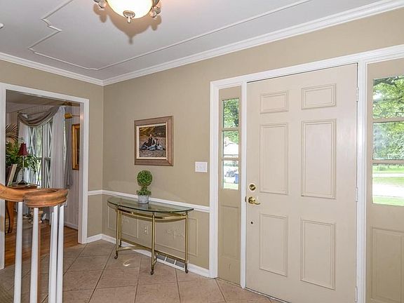 3rd image of 7031 Kingswood Dr