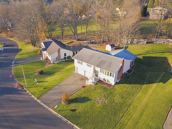 5th image of 824 Madeline Dr
