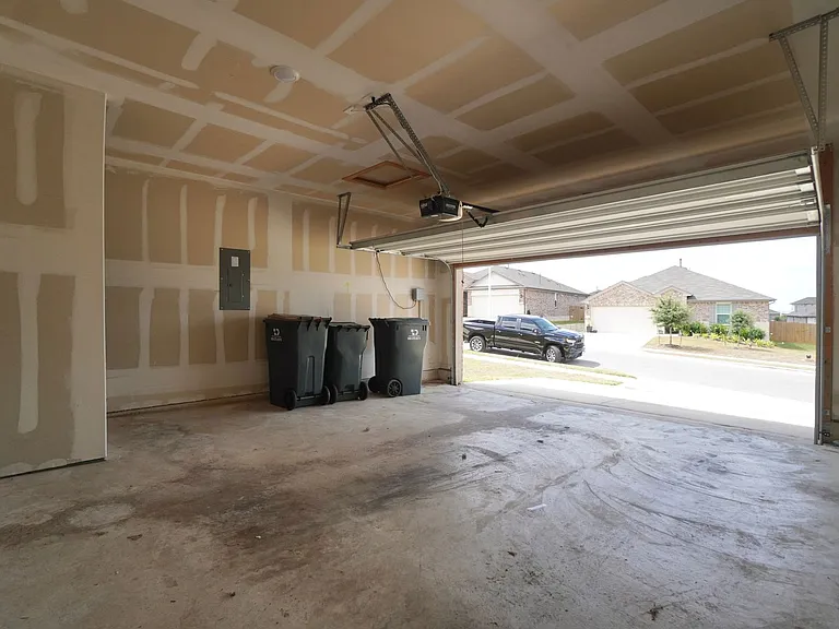 115 Bethpage Dr — Photo 37