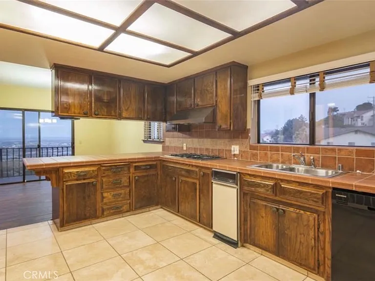 1055 Lakeview Dr — Photo 12