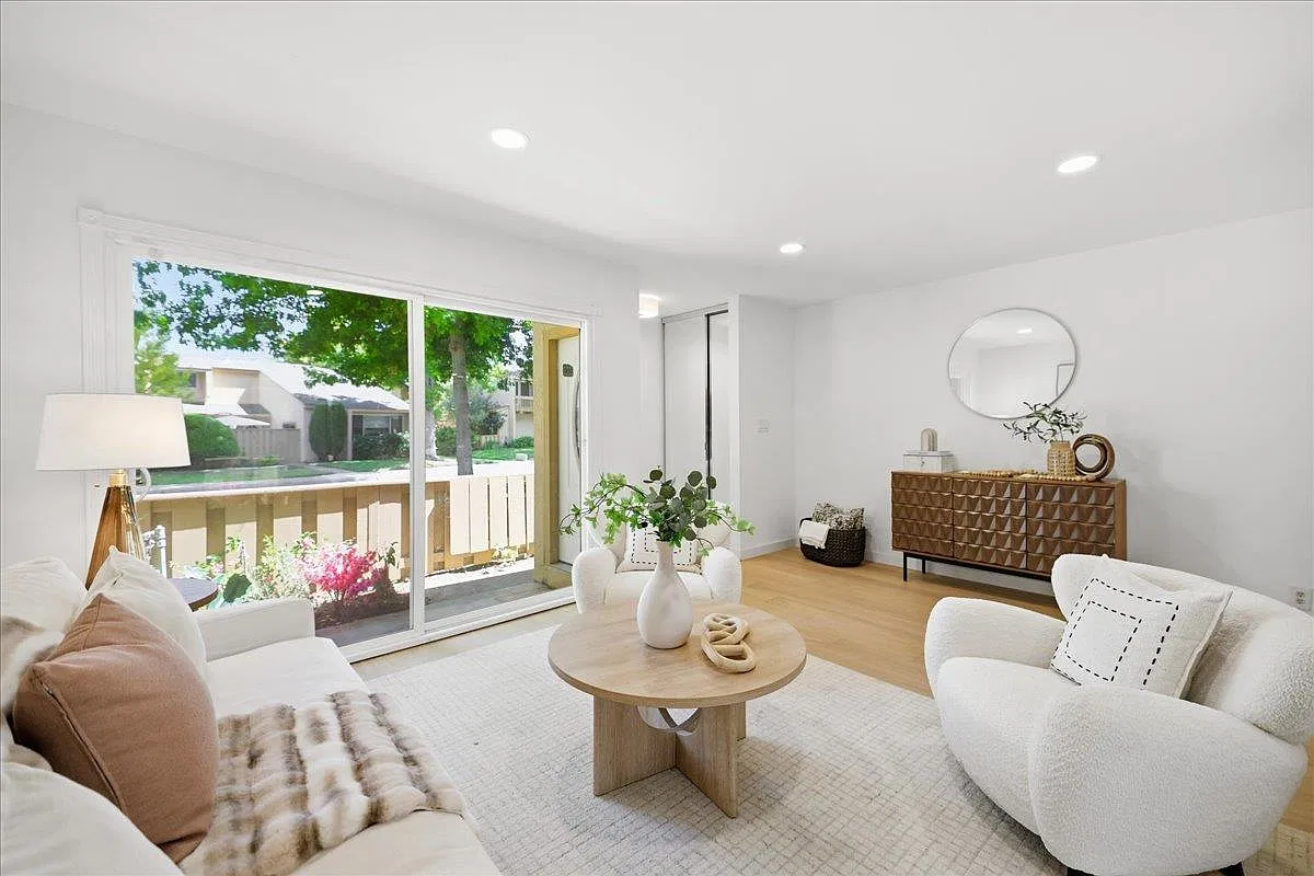 2 bed, 1.5 bath, 1209 sqft, $3,998 — Photo 2