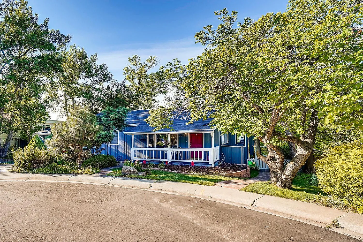 2380 Panorama Ave — Photo 2