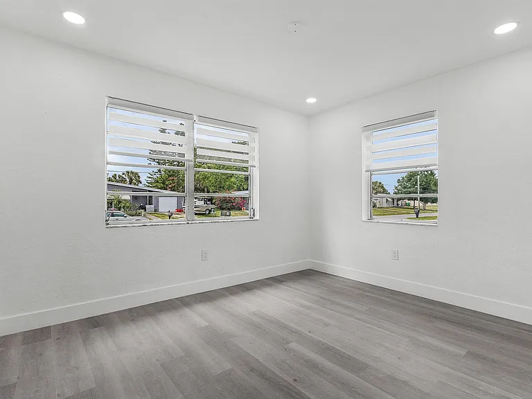 22163 Hernando Ave — Photo 5