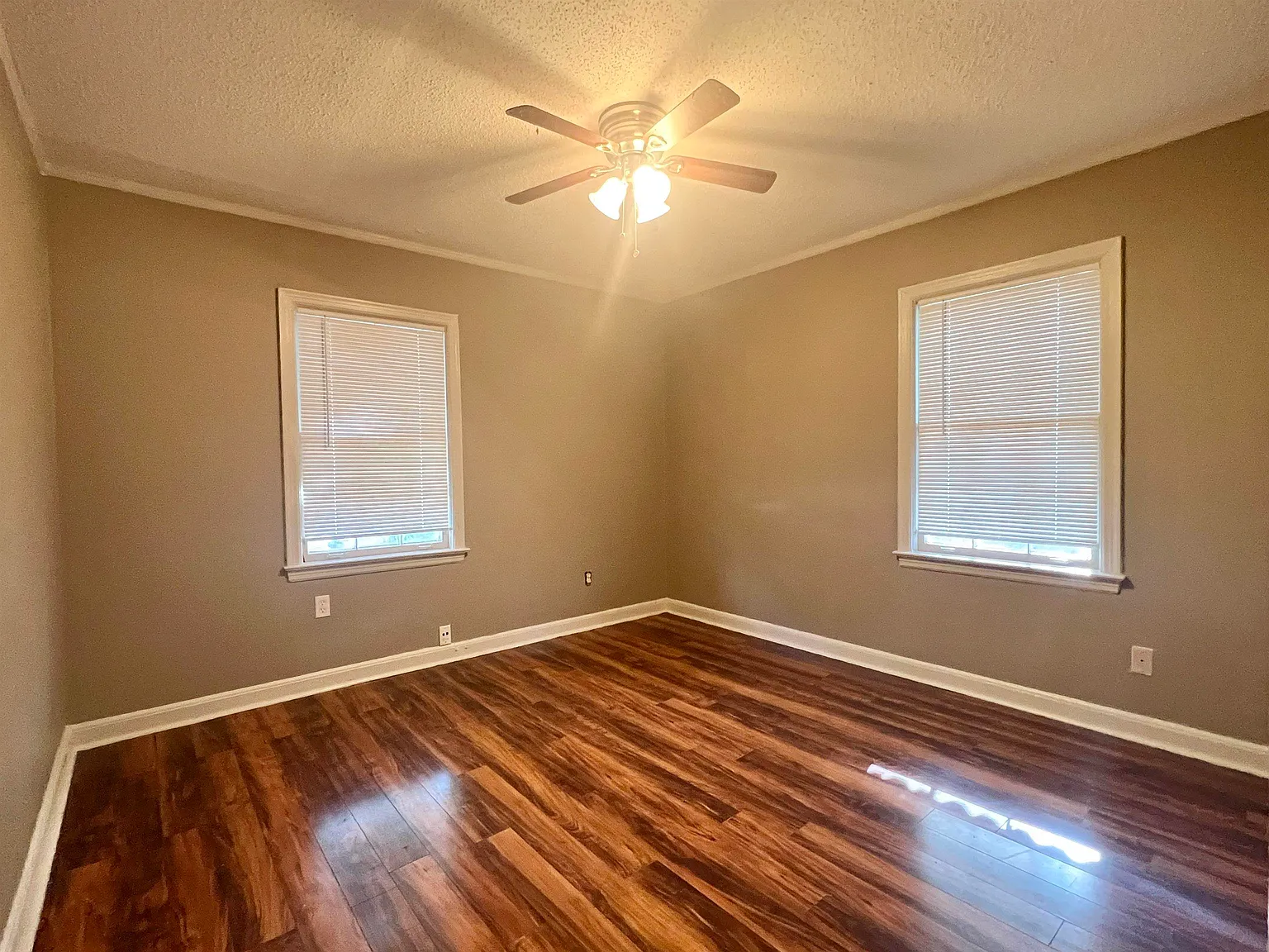 2 bed, 1.0 bath, 875 sqft, $1,100 — Photo 4