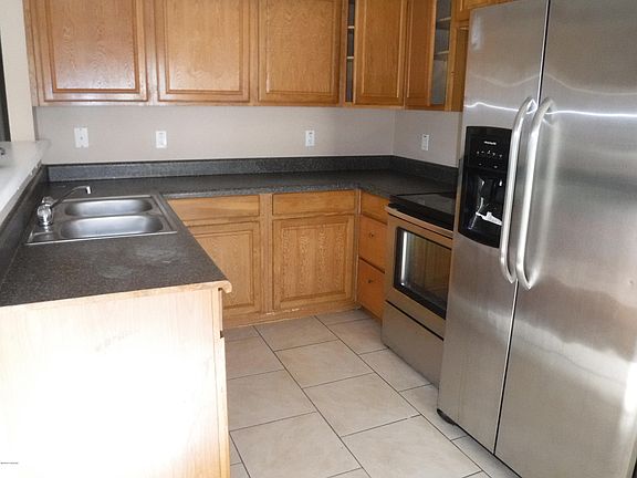 2nd image of 521 Pine St