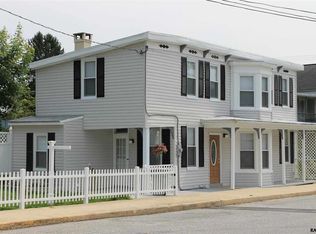 8 Cross St, Seven Valleys, PA 17360