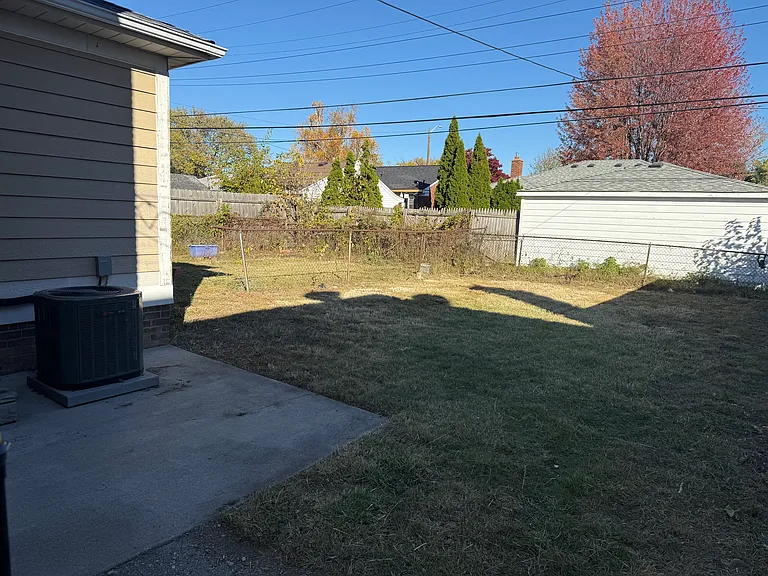 26200 Pinehurst St — Photo 9