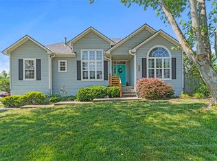 1820 SE Kenwood Dr, Blue Springs, MO 64014