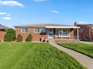 25866 Huron St, Roseville, MI 48066