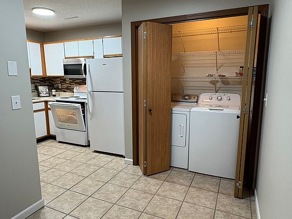 3rd image of 188 Elm Ridge Dr