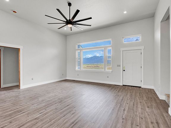 4th image of 34660 Patrick Lane St