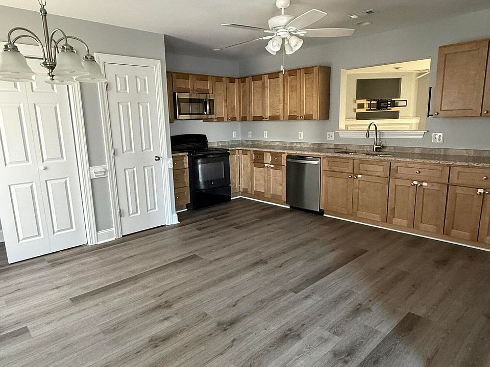 2nd image of 4024 Lucerne Ct #A