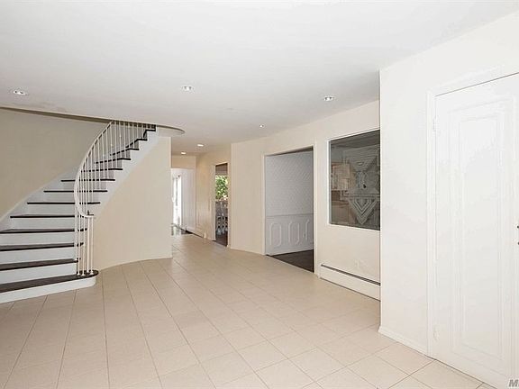 4th image of 6 Claverton Ct