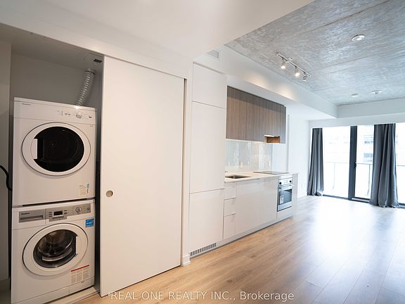 5th image of 161 Roehampton Ave #318