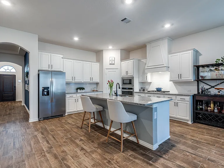 3129 Maverick Dr — Photo 3
