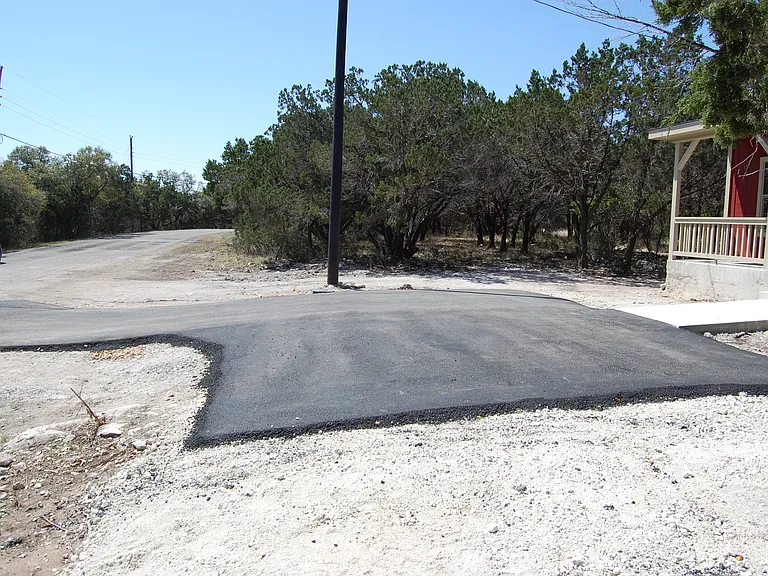 1005 Live Oak Dr — Photo 3