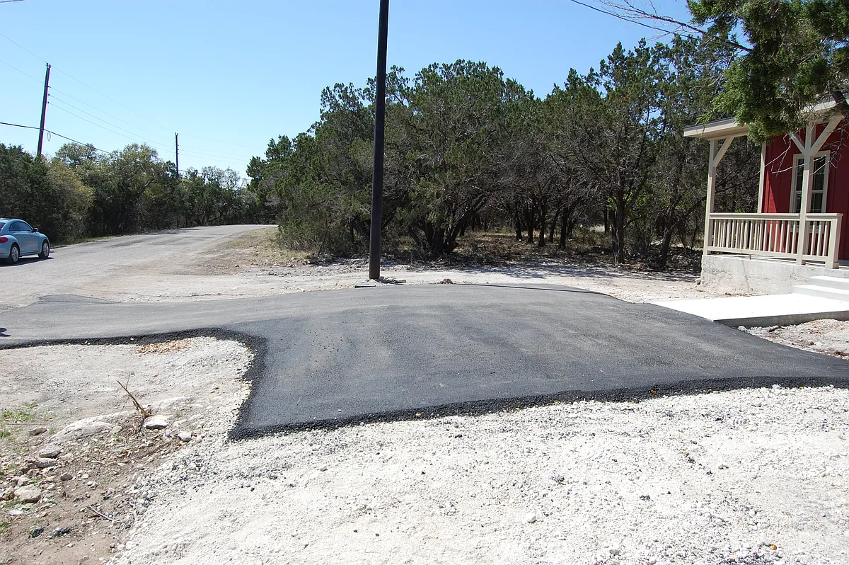 Building Photo - 1005 Live Oak Dr