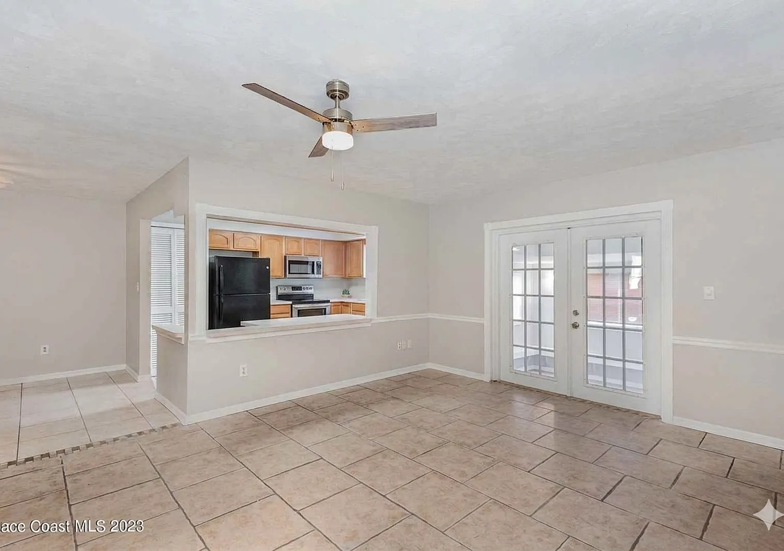 2620 Redwood Ave — Photo 3
