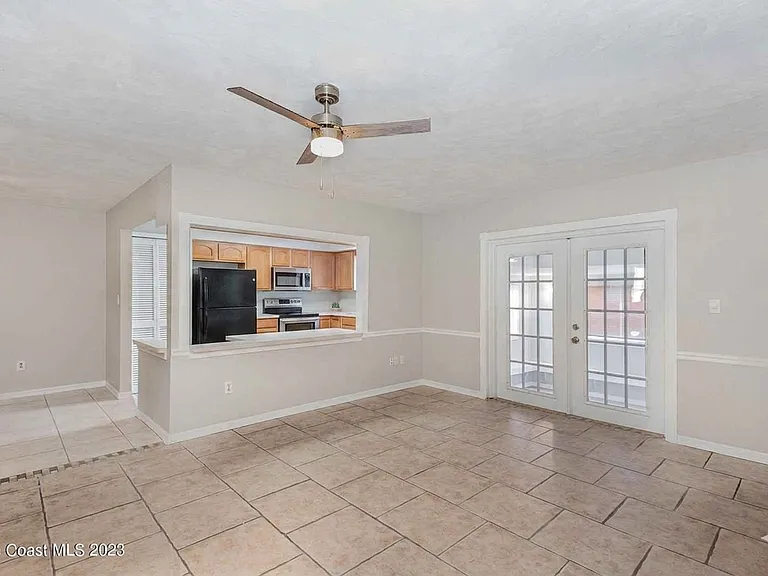 2620 Redwood Ave — Photo 3