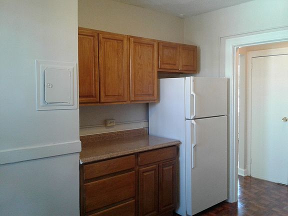 3rd image of 31-33 Dorothy St #33B1