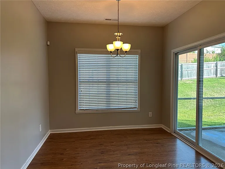 498 New Castle Ln — Photo 15