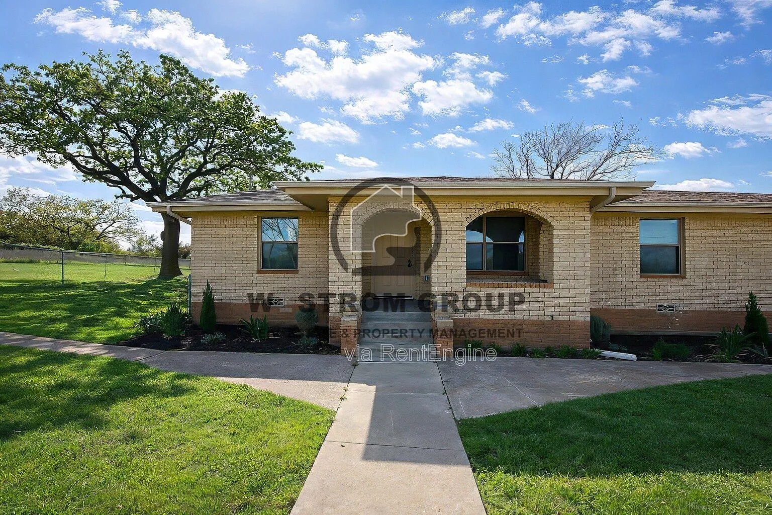 3 bed, 2.0 bath, 2181 sqft, $1,995 — Photo 1