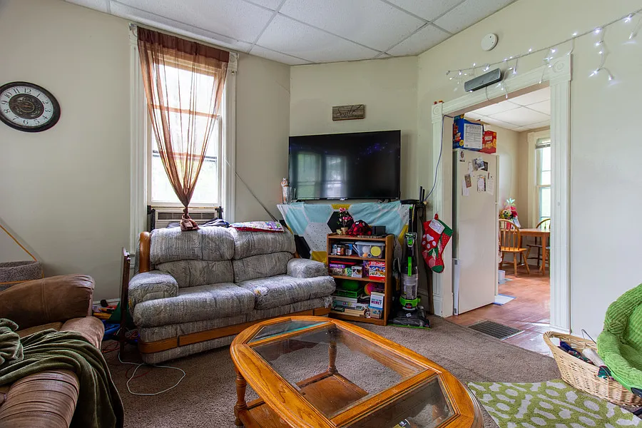 2 bed, $1,300 — Photo 2