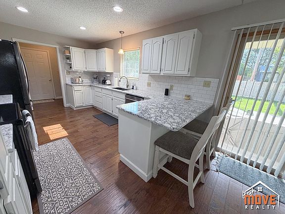 3rd image of 2490 Lilac Dr