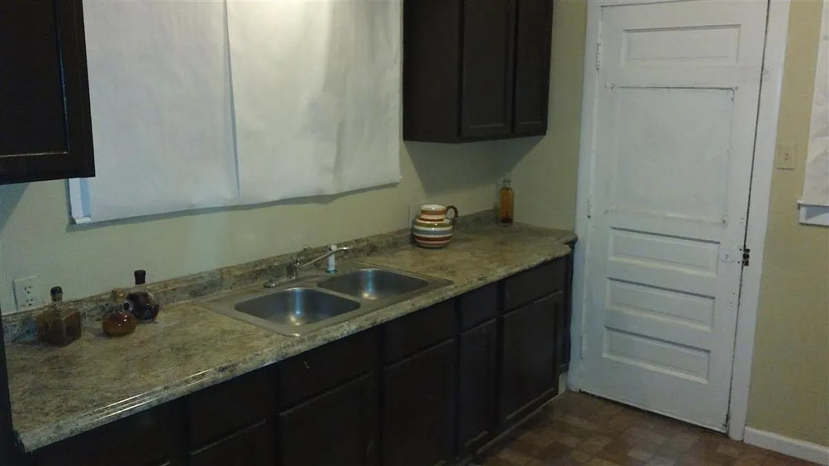 5 bed, 2000 sqft, $1,500 — Photo 3
