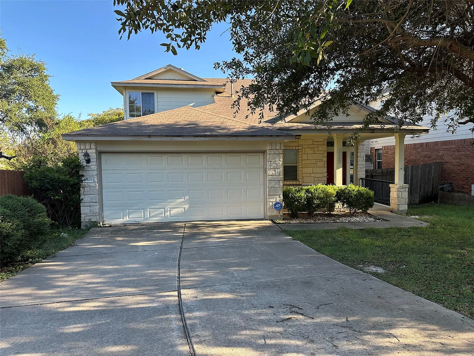 3 bed, 2.5 bath, 1918 sqft, $2,195 — Photo 1