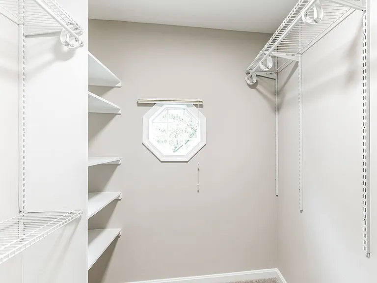 5335 Lake Cove Ct — Photo 18