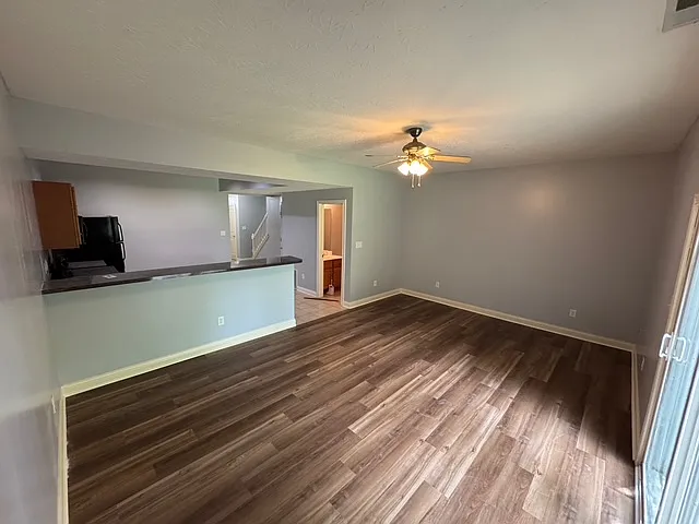 921 McClanahan Ln — Photo 6