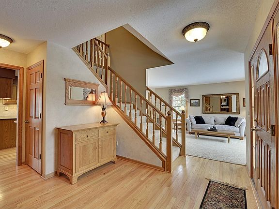 3rd image of 8161 Hidden Ct
