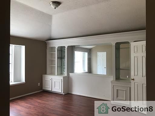 4th image of 10843 Glenora Dr