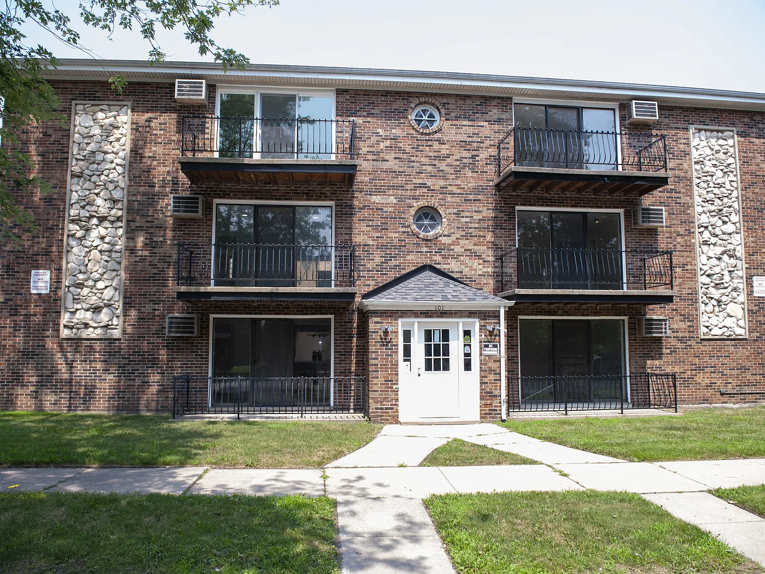 Oglesby - 3W — Photo 1