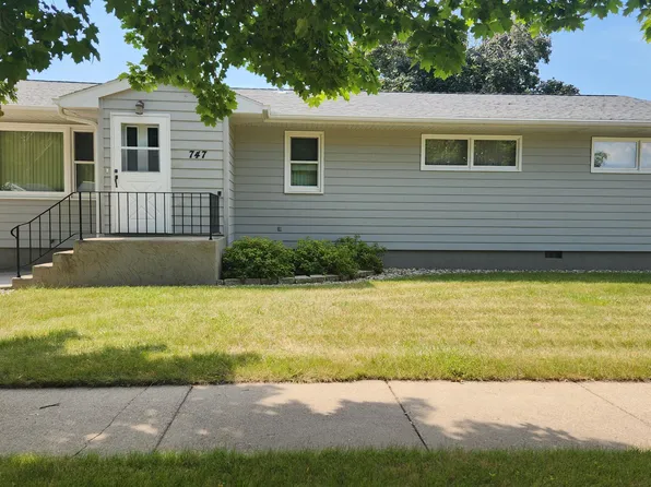 747 Minnesota Ave SW, Huron, SD 57350