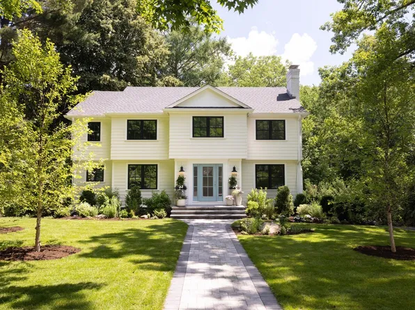 209 Bristol Rd, Wellesley, MA 02481