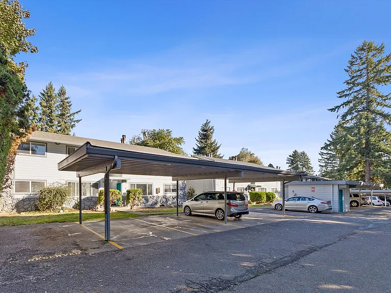 Green Tree Apartments — Photo 3
