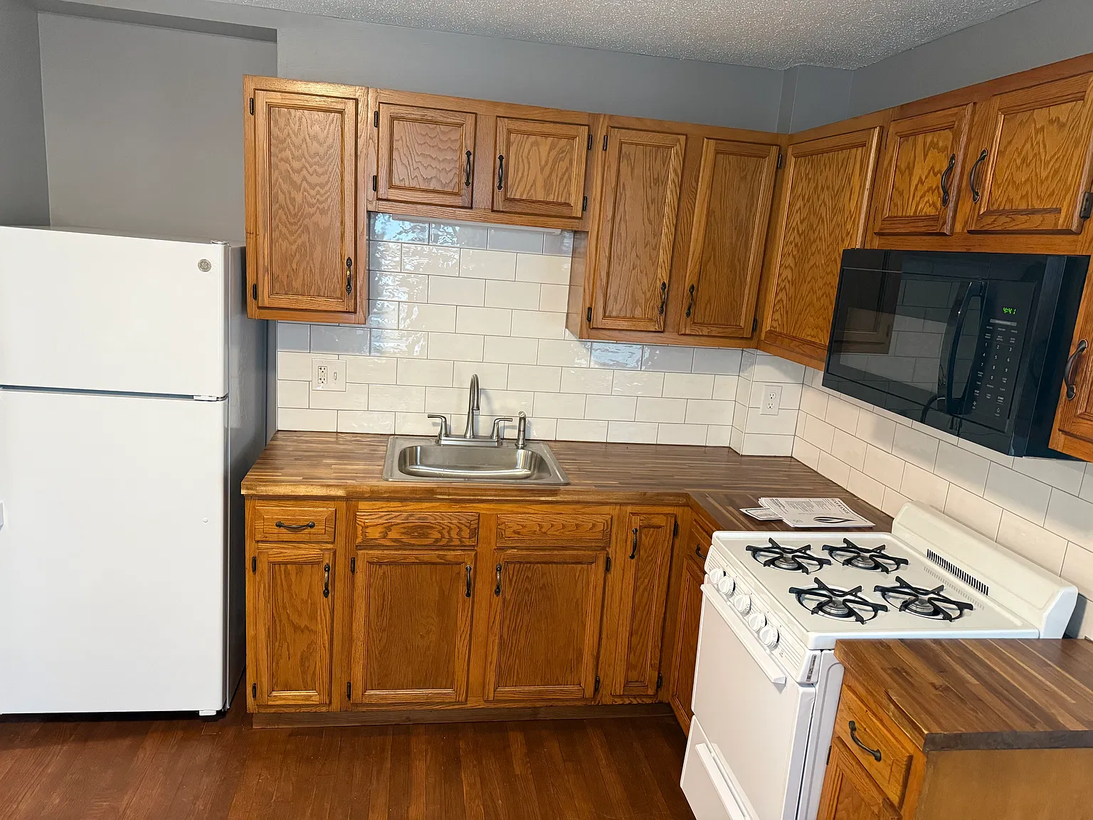 3 bed, 1050 sqft, $2,000 — Photo 4