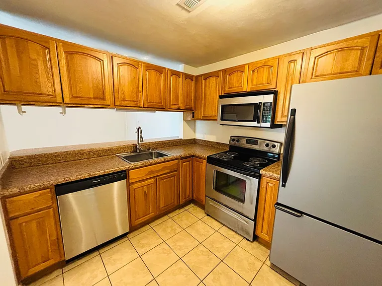 1210B University Ter — Photo 5