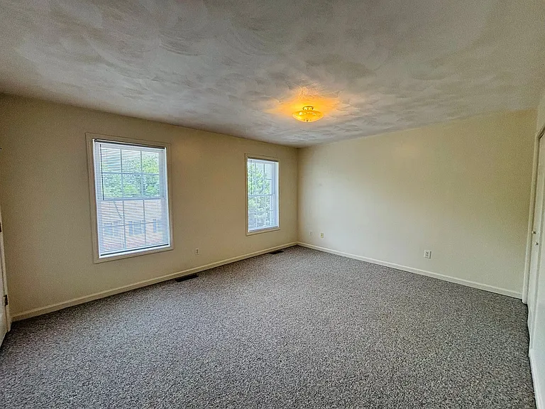 725 E Main St — Photo 5