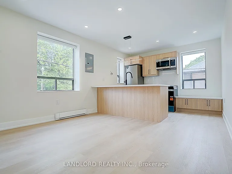 240 Durie St #201 — Photo 6