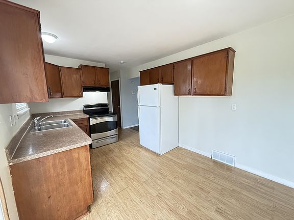 4th image of 176 N Christine Cir #1