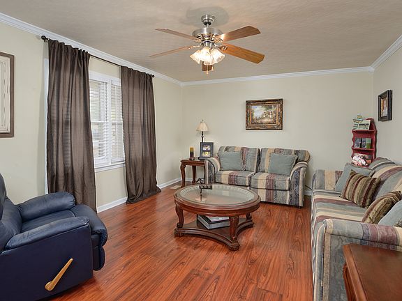 4th image of 918 City Lake Dr