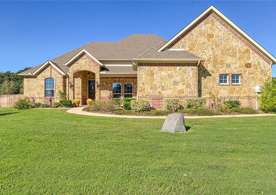 1st image of 130 Oakwood Creek Ln